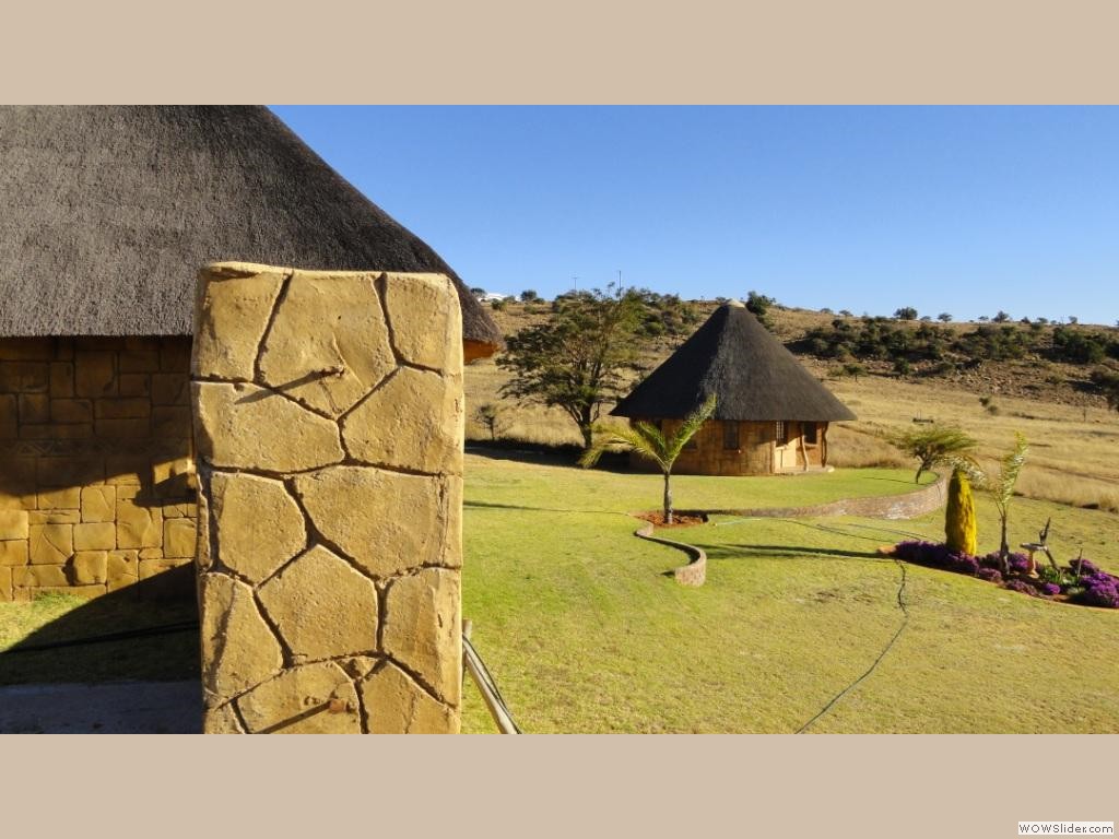 Second larger rondavel also en-suite.